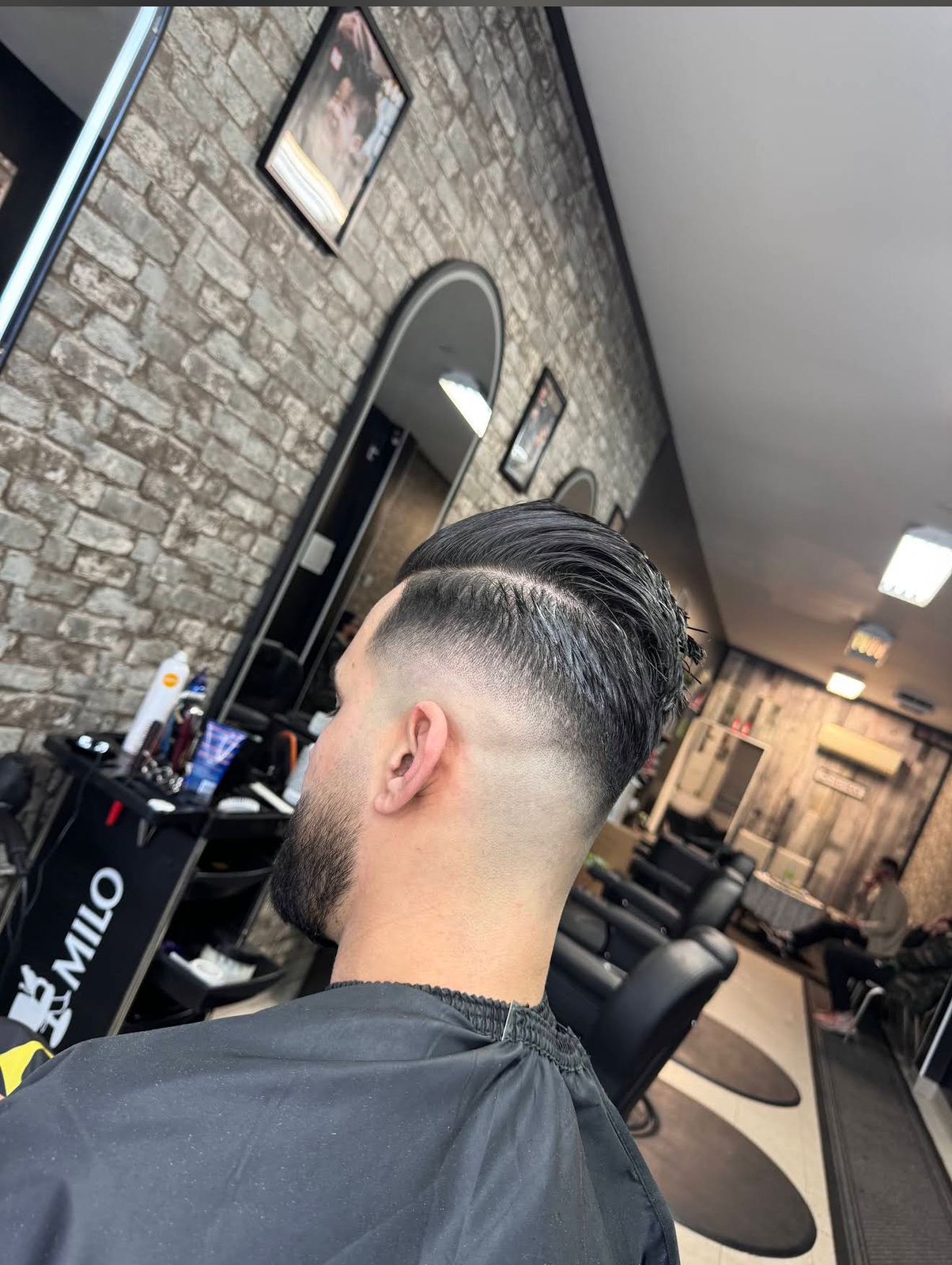 Profil — fade & barbe