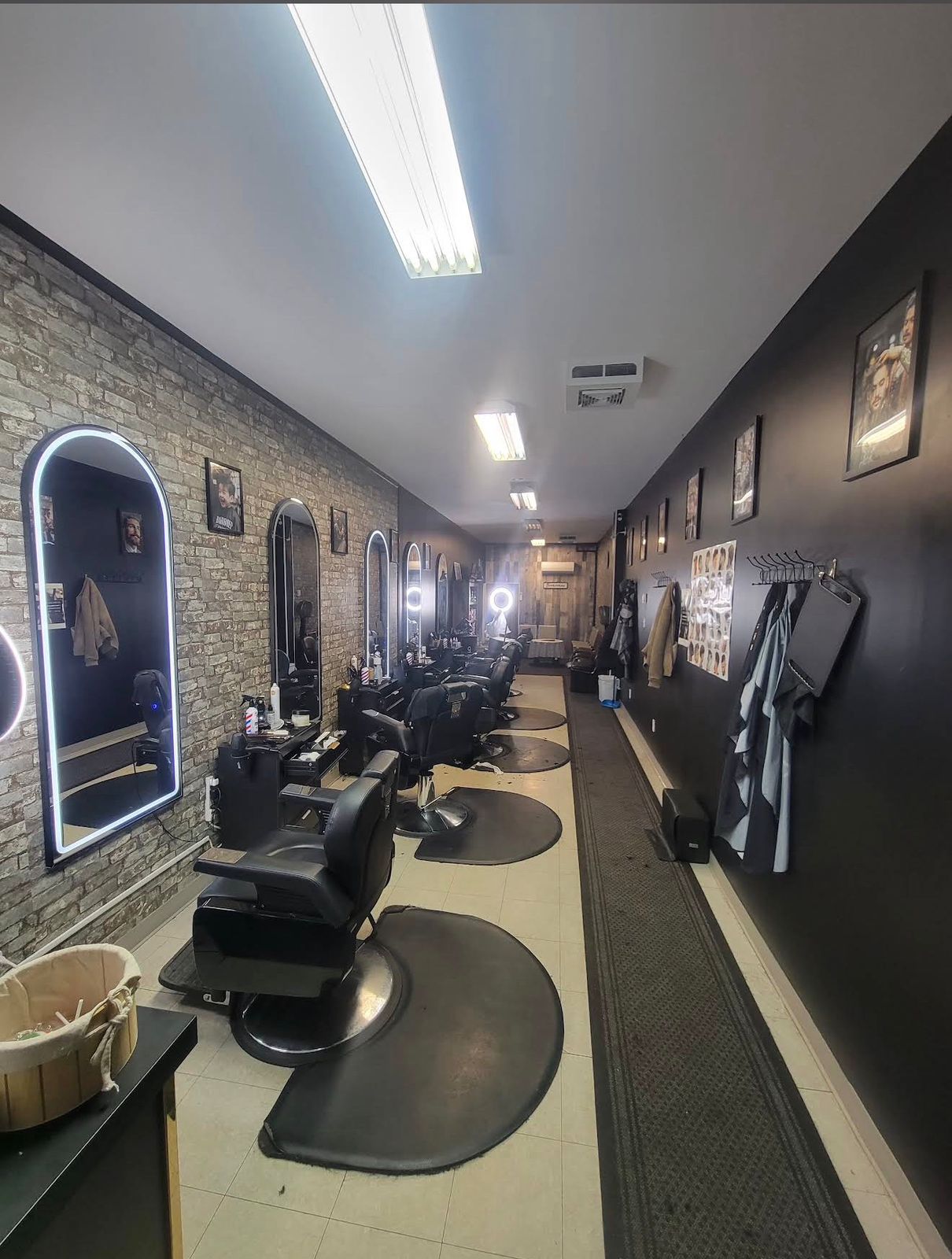 GLOBAL Barber Shop — vue d'ensemble du salon